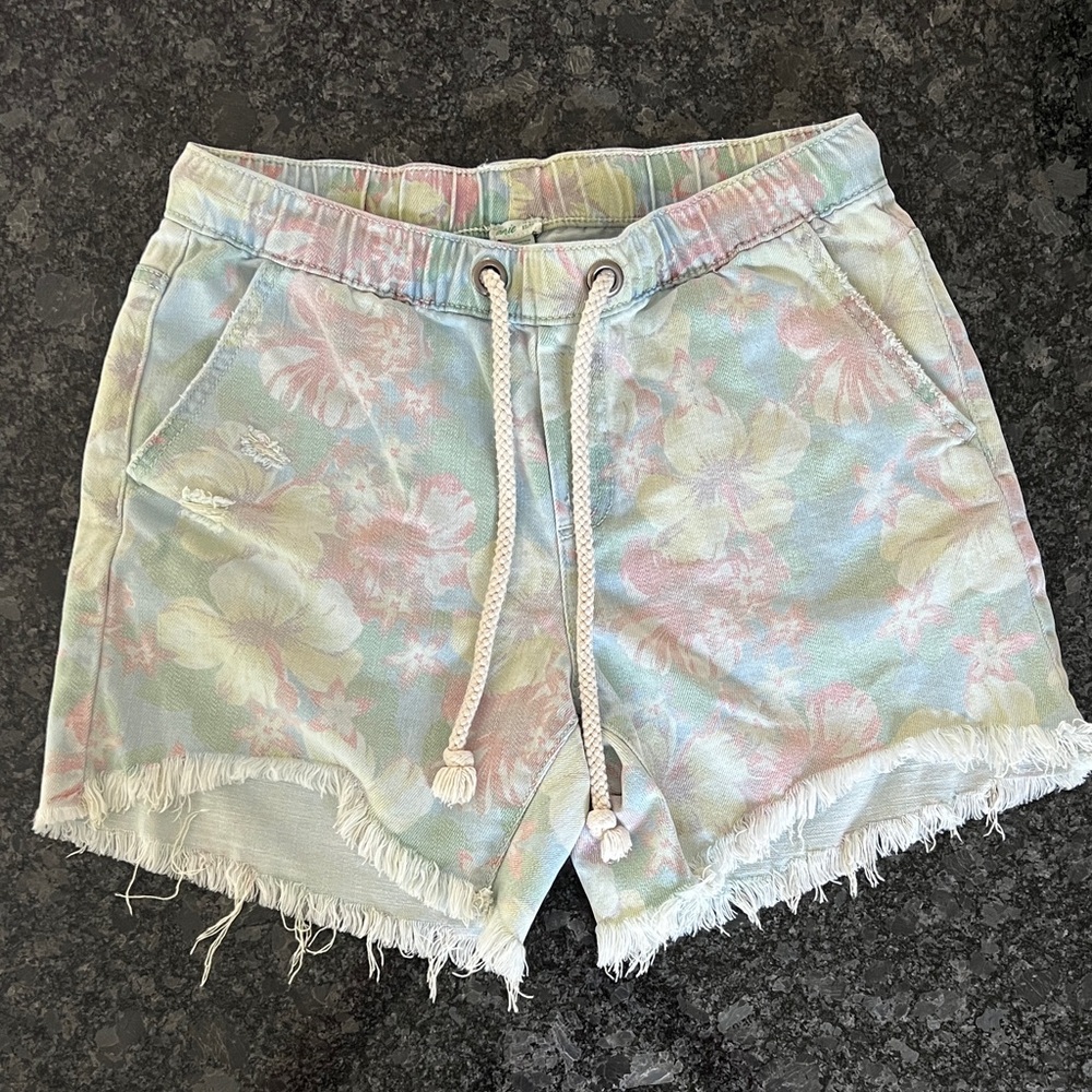 Arie - Floral High Waist Shorts - Pastel Pink and Green